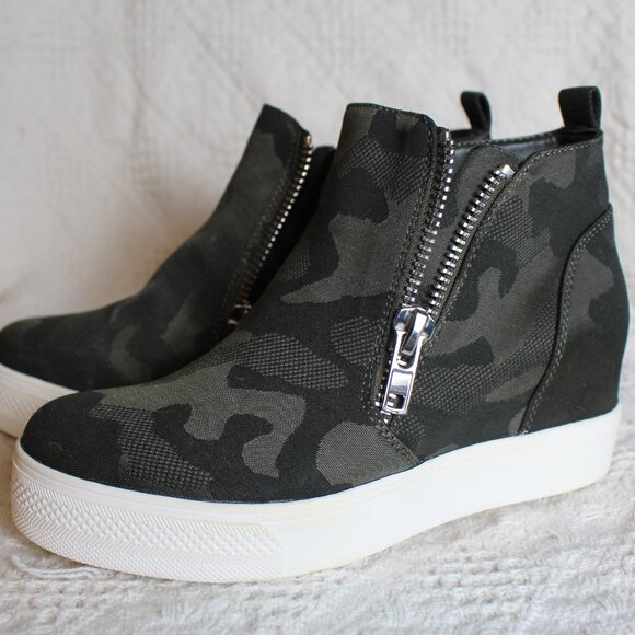 Camouflage High-Top Sneakers with Zipper - Picture 1 of 7